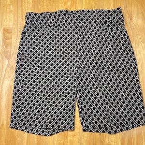 Women's Size 12 George Black/Tan Diamond Patterned Shorts
